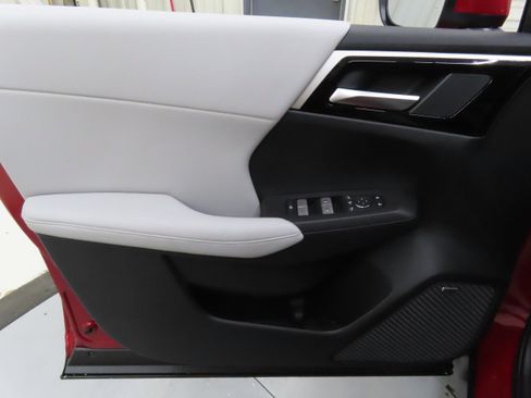 New 2025 Mitsubishi Outlander SE image 9