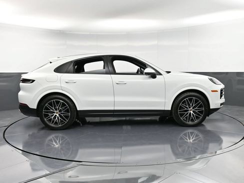 Certified 2025 Porsche Cayenne Coupe AWD/4WD image 9