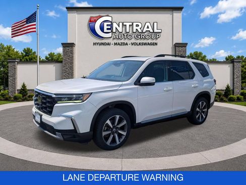 Used 2023 Honda Pilot Touring image 3