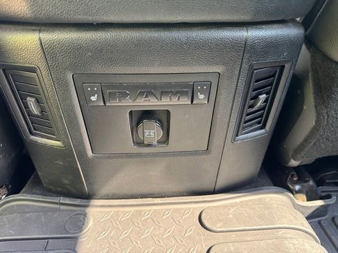 Used 2018 RAM 1500 Laramie AWD/4WD image 16