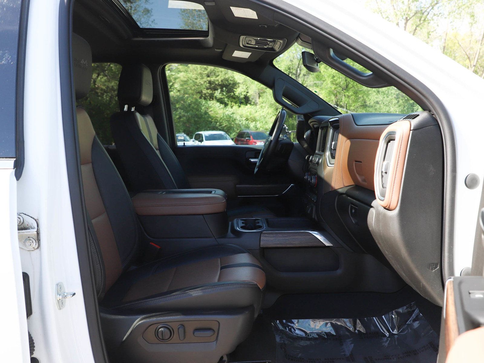 Used 2022 Chevrolet Silverado 2500 High Country w/ Safety Package II AWD/4WD image 11