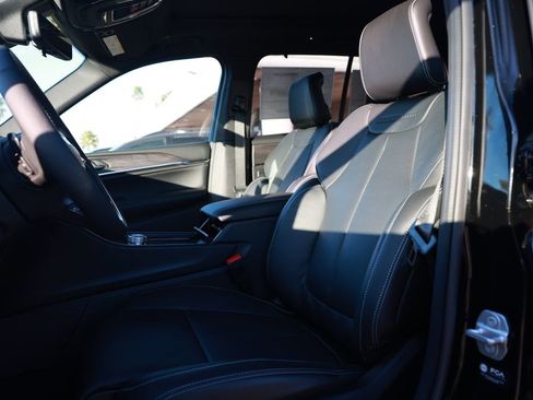 New 2025 Jeep Grand Cherokee Overland image 13