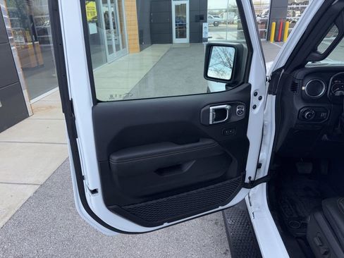 New 2026 Jeep Wrangler Unlimited Sahara AWD/4WD image 22
