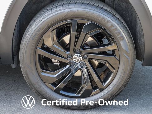 Used 2023 Volkswagen Atlas SE w/ Black Wheel Package FWD image 13