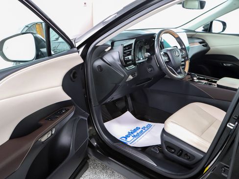 Used 2023 Lexus RX 350 Premium w/ Accessory Package AWD/4WD image 3