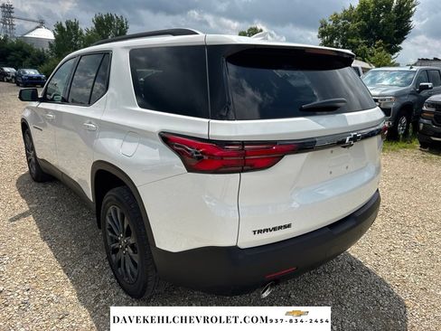 Used 2023 Chevrolet Traverse RS FWD image 3
