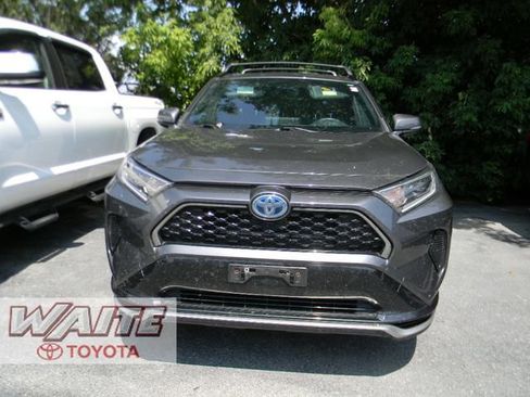 Used 2021 Toyota RAV4 SE w/ Weather & Moonroof Package AWD/4WD image 2