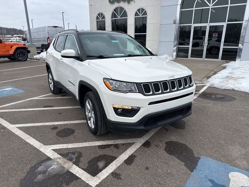 Used 2018 Jeep Compass Latitude w/ Popular Equipment Group image 4