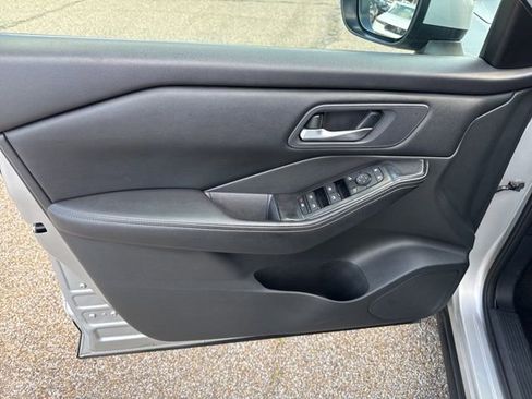 Used 2024 Nissan Rogue SV FWD image 16