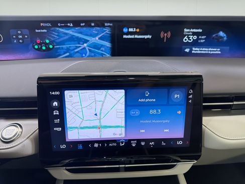 New 2026 Lincoln Nautilus Premier w/ Equipment Group 102A AWD/4WD image 17
