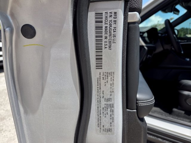 New 2026 Jeep Grand Cherokee Altitude RWD image 19