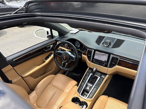Used 2018 Porsche Macan S image 26