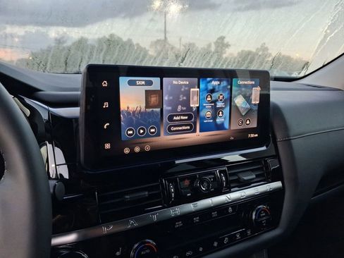 New 2026 Nissan Pathfinder SL FWD image 8