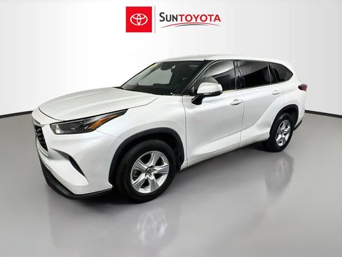 Used 2022 Toyota Highlander L FWD image 9