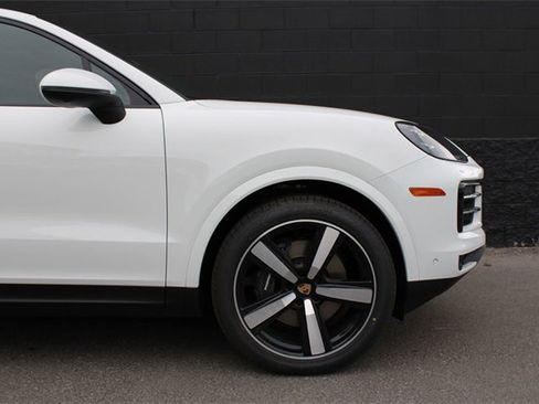 Used 2025 Porsche Cayenne Coupe image 11