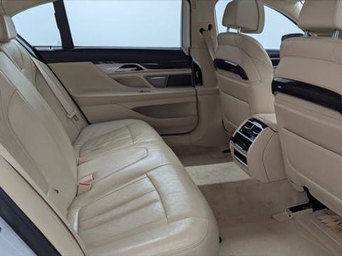 Used 2019 BMW 740i w/ Executive Package image 18