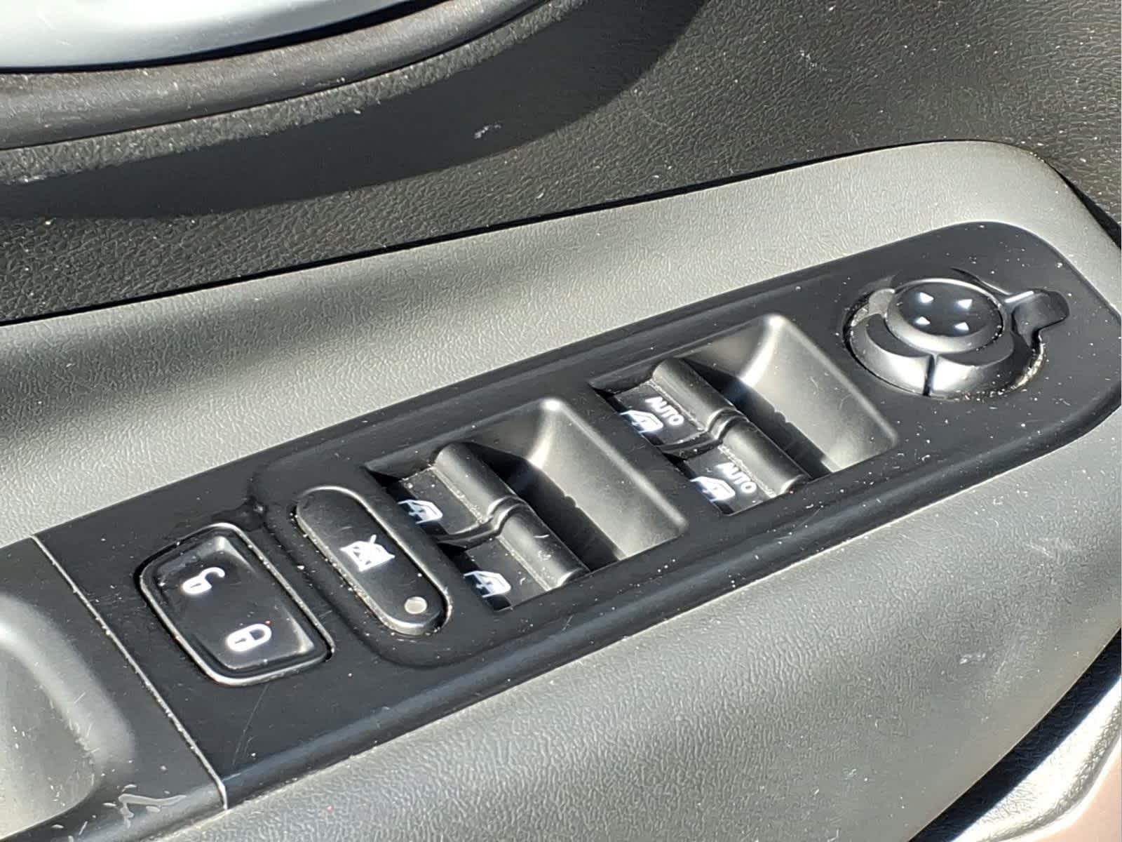 Used 2023 Jeep Renegade Latitude AWD/4WD image 18