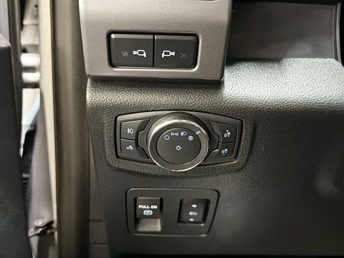 Used 2019 Ford F150 XLT w/ Equipment Group 302A Luxury AWD/4WD image 17
