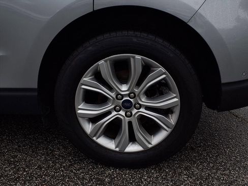 Used 2020 Ford Edge Titanium w/ Equipment Group 301A image 4