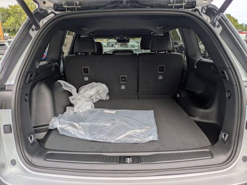 New 2025 Jeep Grand Cherokee Altitude image 28