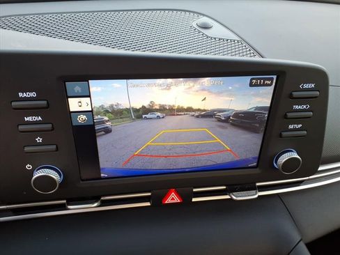 Used 2026 Hyundai Elantra SE FWD image 24