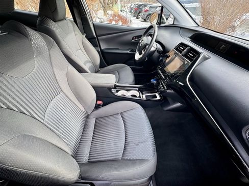 Used 2016 Toyota Prius Two image 9