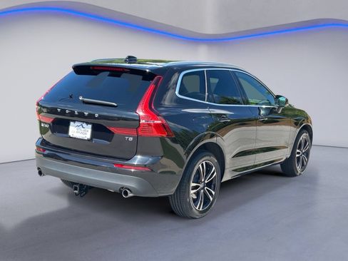 Used 2021 Volvo XC60 T5 Momentum FWD image 3