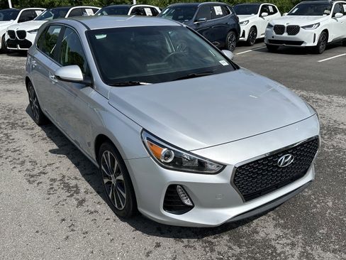 Used 2018 Hyundai Elantra GT FWD image 2