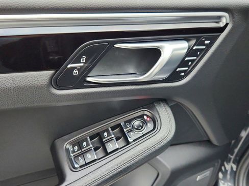 Used 2020 Porsche Macan S AWD/4WD image 25