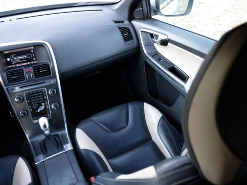 Used 2013 Volvo XC60 T6 image 21