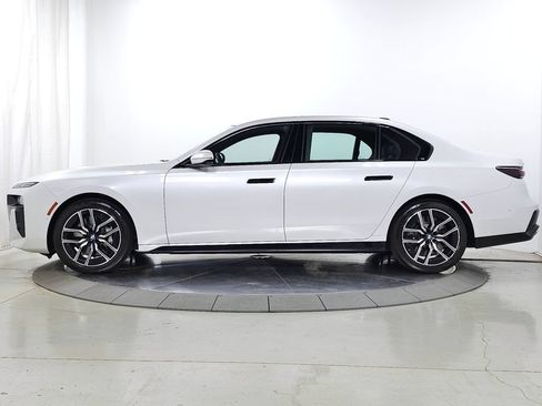Used 2024 BMW 760i xDrive w/ Premium Package 2 AWD/4WD image 4