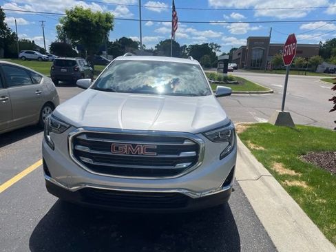 Used 2020 GMC Terrain SLT w/ Preferred Package AWD/4WD image 4