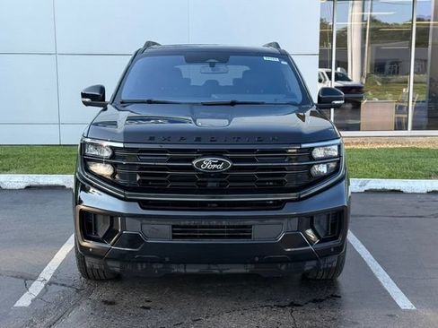 Used 2025 Ford Expedition Platinum w/ Stealth Appearance Package AWD/4WD image 3