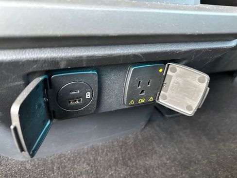 Used 2022 Ford F150 Lariat image 19