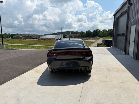 Used 2019 Dodge Charger Scat Pack RWD image 4