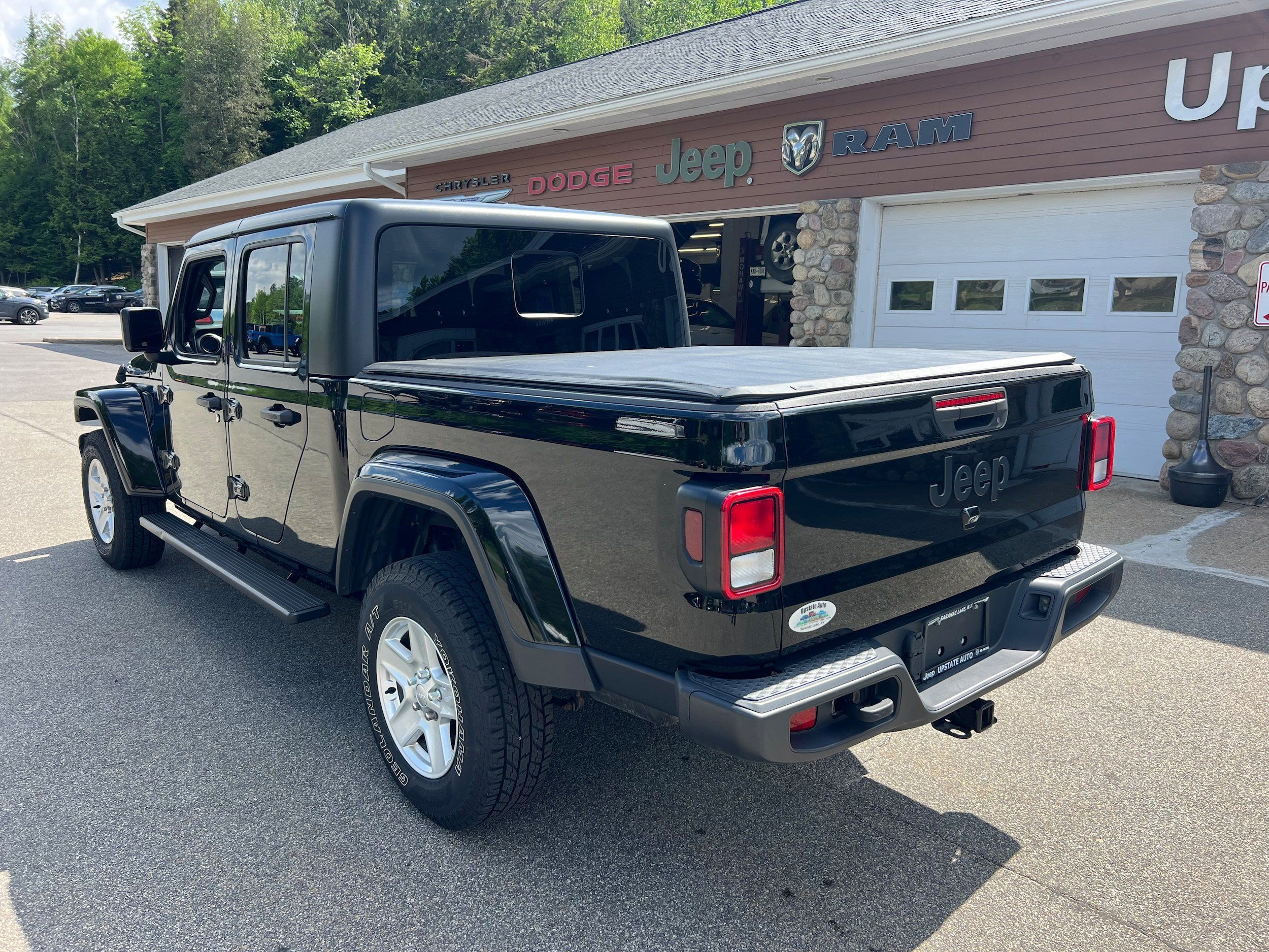 Used 2021 Jeep Gladiator Sport AWD/4WD image 7