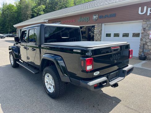 Used 2021 Jeep Gladiator Sport AWD/4WD image 7