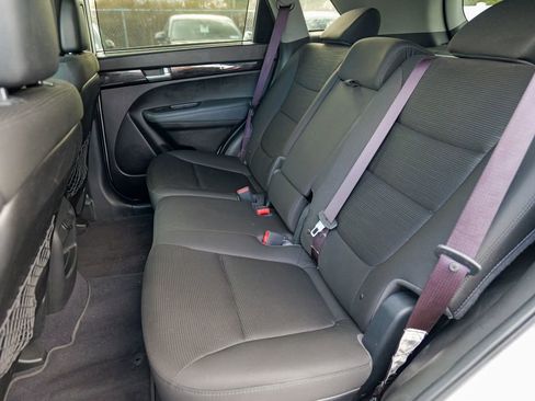 Used 2014 Kia Sorento LX image 25