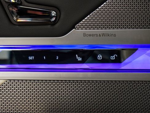 Used 2023 BMW 760i xDrive w/ Executive Package image 27