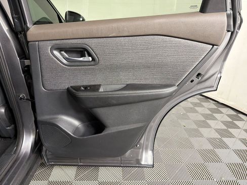 Used 2021 Nissan Rogue SV FWD image 14