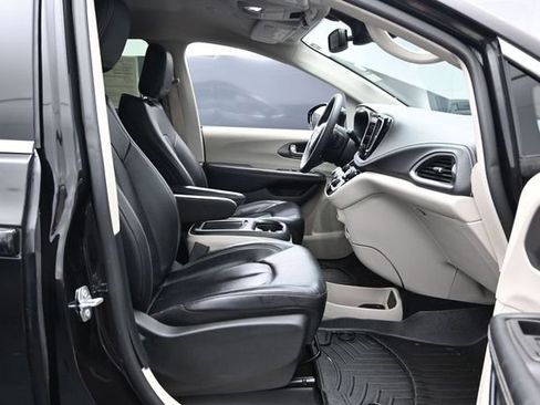 Certified 2022 Chrysler Pacifica Touring-L AWD/4WD image 27