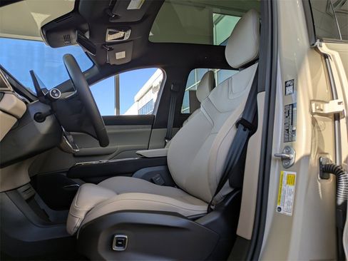 New 2025 Volvo EX90 Plus w/ Protection Package Premier image 2