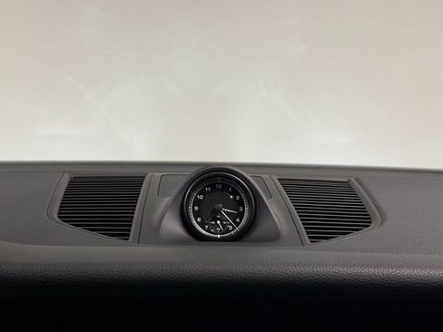 Certified 2025 Porsche Macan image 20