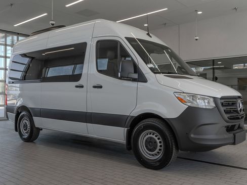 Used 2025 Mercedes-Benz Sprinter 2500 image 12