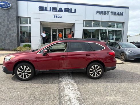 Used 2017 Subaru Outback 2.5i Limited AWD/4WD image 2