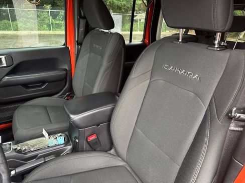 Used 2018 Jeep Wrangler Unlimited Sahara w/ Safety Group AWD/4WD image 10