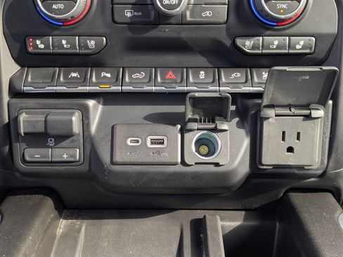 Used 2022 Chevrolet Silverado 1500 High Country image 25