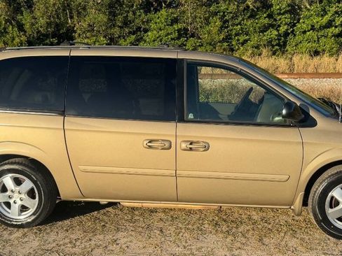 Used 2005 Dodge Grand Caravan SXT w/ Trailer Tow Prep Group image 8