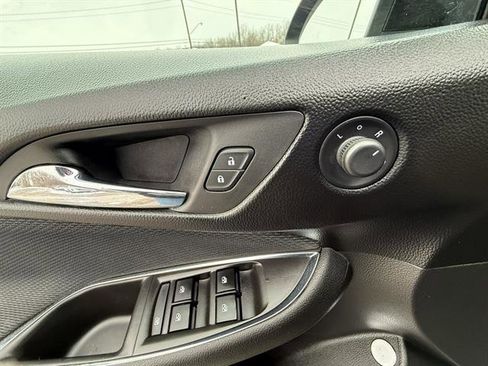 Used 2017 Chevrolet Cruze LT w/ Convenience Package image 13