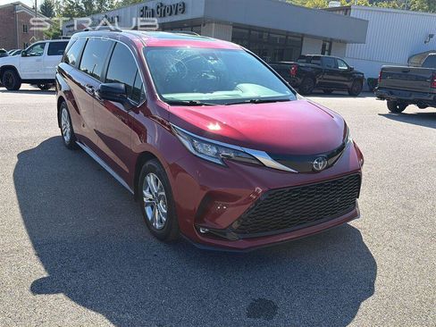 Used 2022 Toyota Sienna XSE w/ XSE Plus Package AWD/4WD image 3